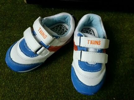 Кроссовки детские