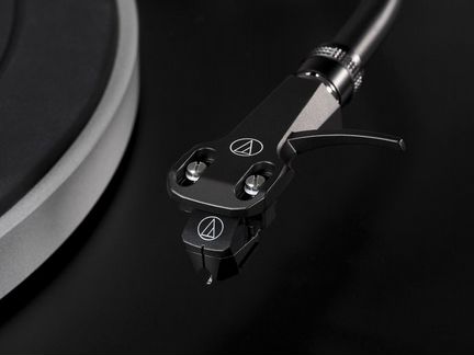 Виниловый проигрыватель Audio-Technica AT-LP5X