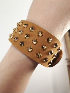 Браслет из натуральной кожи со стразами Swarovski
