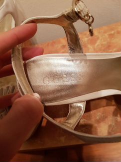 Босоножки guess