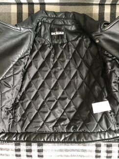 Новая Кожаная курточка на мальчика 110-116 р