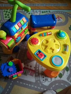 Каталка Паровоз+ набор кубиков