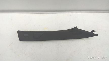 Обшивка передней стойки внутренняя правая Audi Q7