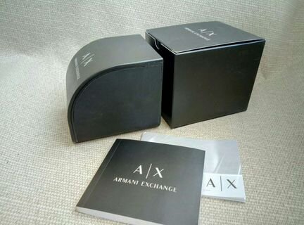 Коробка для часов Armani новая+паспорт