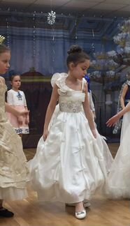 Нарядное платье для девочки 5 лет 110см