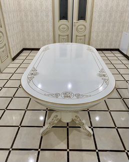 Стол и стулья