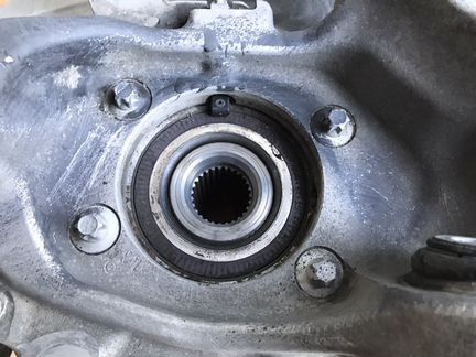 Кулак задний левый Mercedes W213 C238 X253 C253