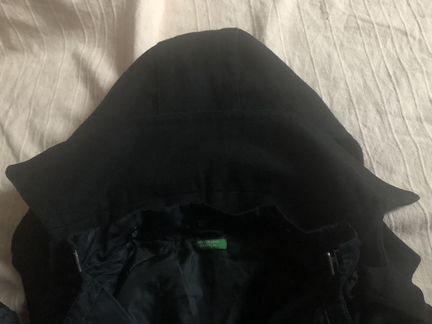 Женская куртка с капюшоном benetton черная 44