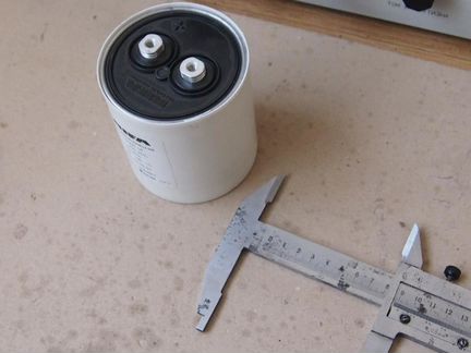 Конденсатор Rifa