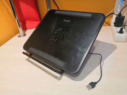 Охлаждающая подставка для ноутбука