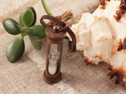 Подвеска Песочные часы №3, на шнурке