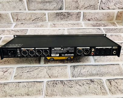 Процессор эффектов T C electronics M 2000