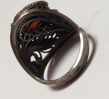 Серебряное кольцо с кораллом