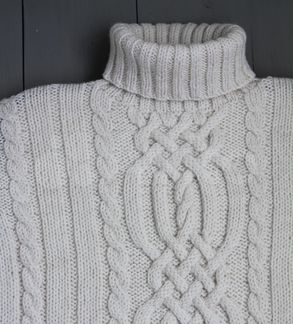 Шерстяной свитер ручной работы