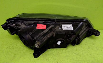 Фара левая Skoda Superb 3 ксенон 2015-2020