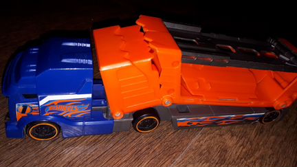 Hot Wheels Tрейлер с машинкой 