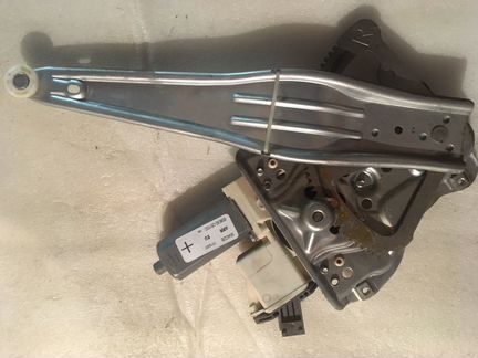 Стеклоподъёмник задний правый Toyota Avensis2