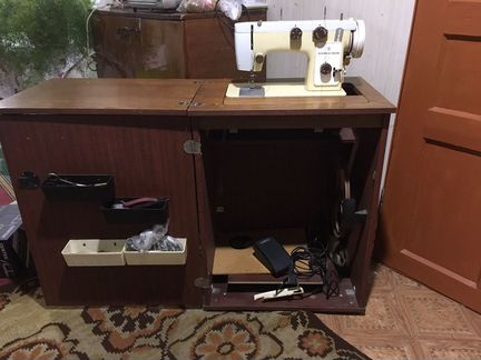 Швейная машинка Чайка 142-м СССР