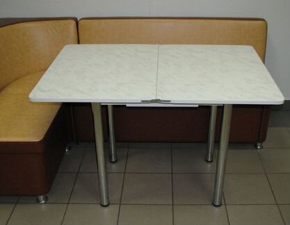 Стол раскладной 60х80 с ящиком для приборов.Новый