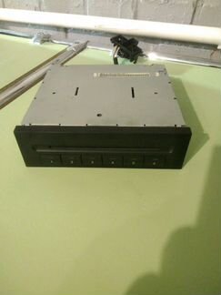 CD ченджер на Мерседес W211
