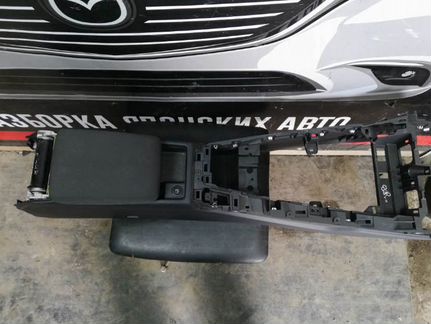 Консоль между сидений Audi А4 B9 2.0 2019