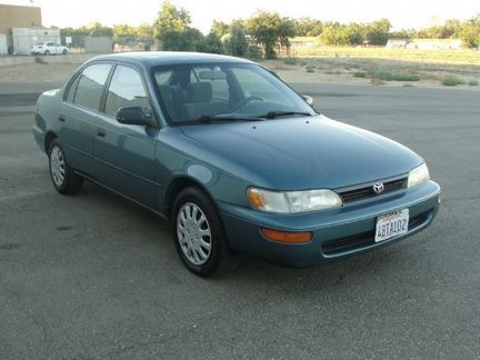 Лобовое стекло Toyota Corolla E10 1992-1997
