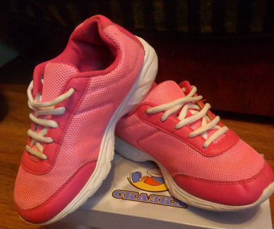 Кроссовки для девочки