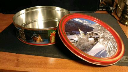 Банки из под печенья большая и средняя