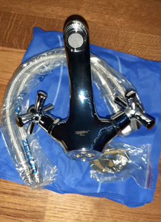 Смеситель для раковины новый