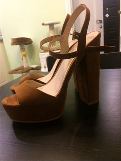 Босоножки новые