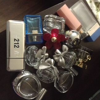 Пустые флаконы Versace для фотосессии