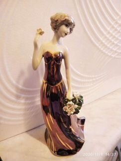 Статуэтка фарфоровая новая