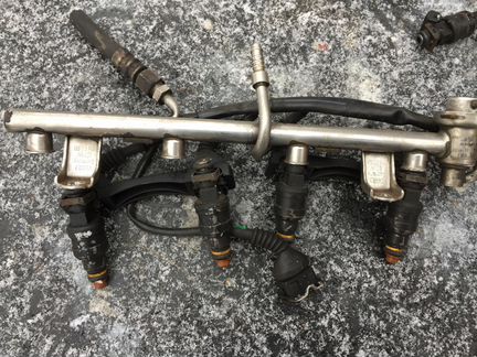 Топливная рейка ADR 058133681 VW Passat b5 Audi A4