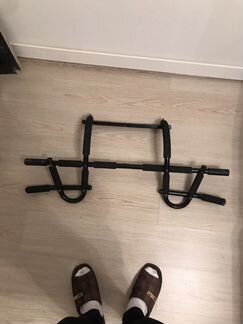 Турник наддверный на дверь