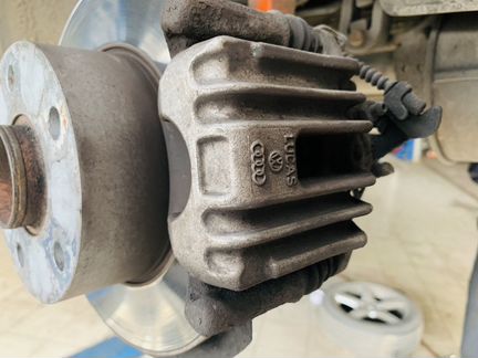 Суппорта VAG 8E0615423 passat b5