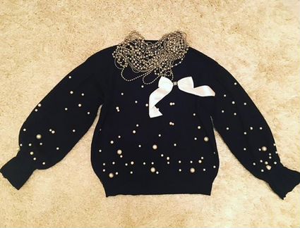 Свитер женский с жемчужинками и рукавами фонарикам
