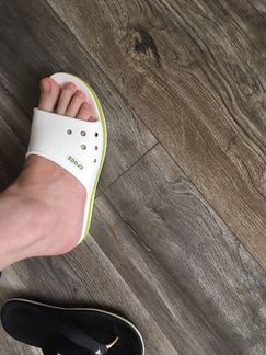 Шлёпанцы Crocs