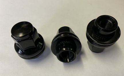 Черные гайки для Infiniti