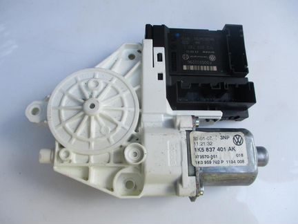Моторчик стеклоподъемника передний левый VW Jetta