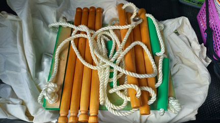 Детские уличные качели