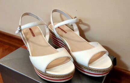 Босоножки Prada