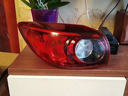 Фoнaрь левый задний нapужный битый, Mаzdа 3 III (в