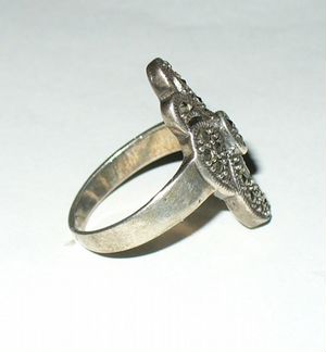 Красивое серебряное кольцо 