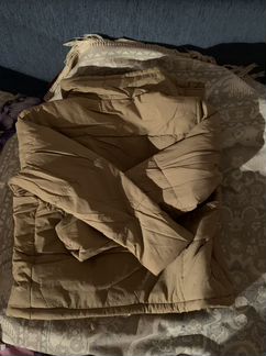 Бежевый пуховик Stradivarius