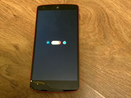 Телефон LG Nexus 5