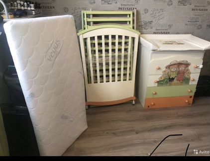 Детская кроватка с комодом