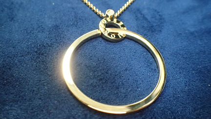 Золотой кулон с бриллиантом Piaget Possession
