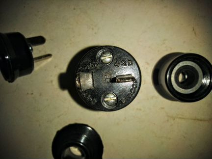 Вилки 12/36/42В 10А