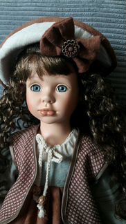 Фарфоровая кукла