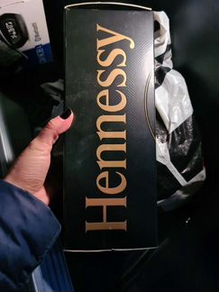 Бутылка и коробка из-под Hennessy 1 литр
